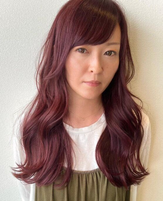 ピンクカラーで大人可愛く！ヨシンモリ巻きヘア