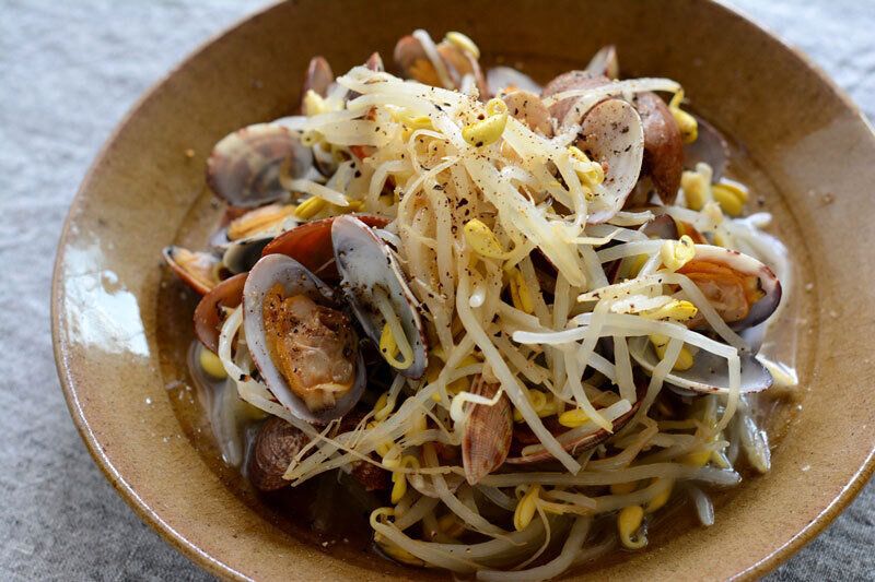 あさりと豆もやしの酒蒸し