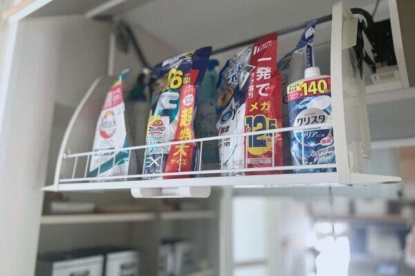 収納内に並ぶ洗剤のストック