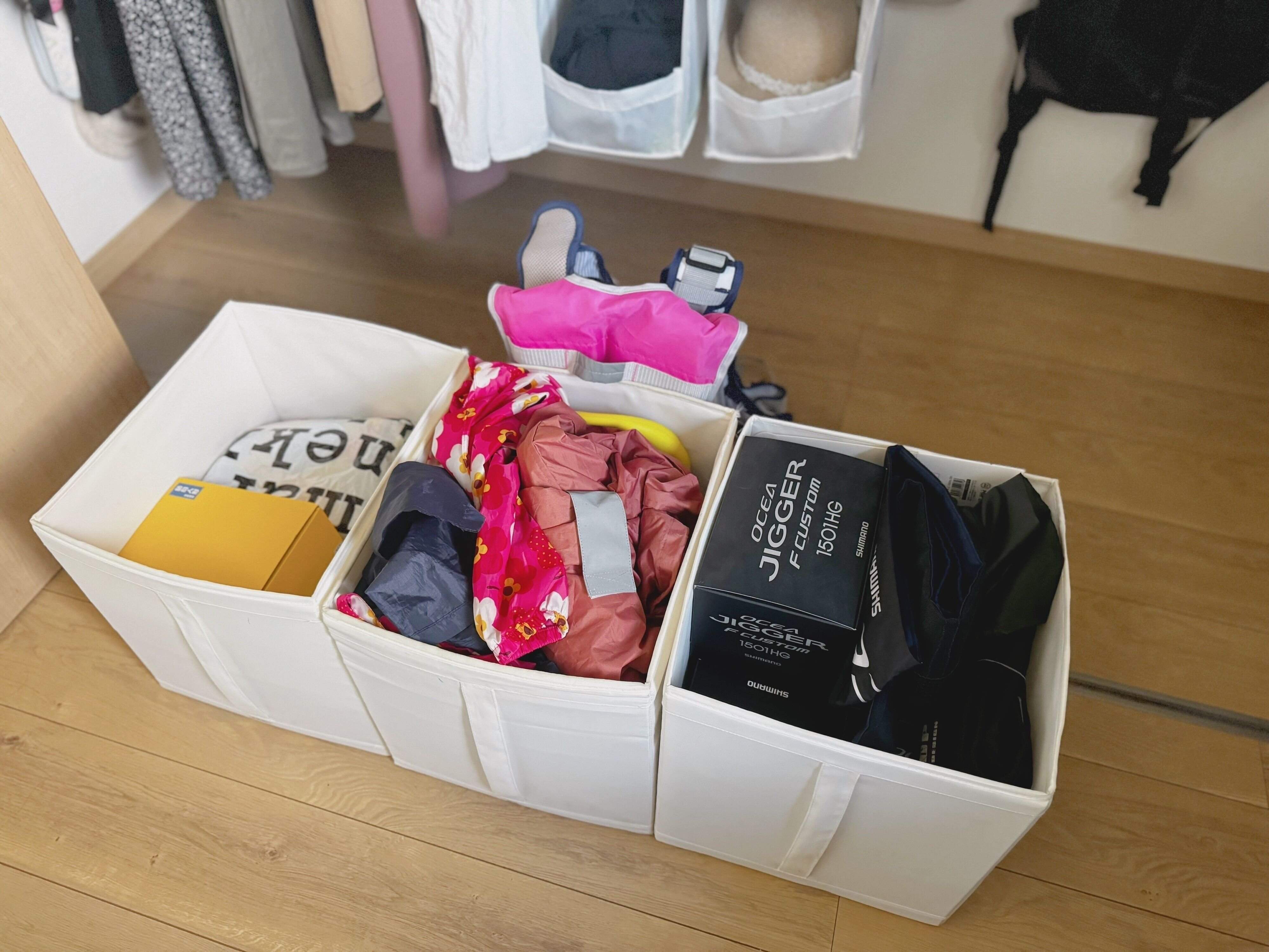 最初に捨てるべきものはズバリ「洋服以外で使用頻度が低いもの」から