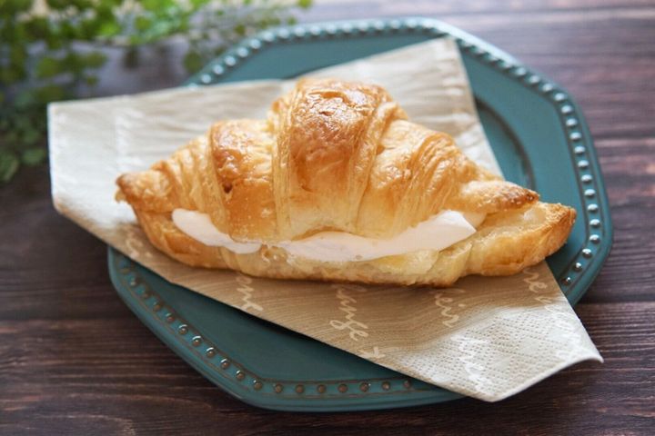 ローソンさん140円でこの味を出されたらパン屋さん困りますよ 生クリーム専門店コラボ新作が衝撃的な旨さ サンキュ ローソンさん140円でこの味を出されたらパン屋さん困りますよ 生クリーム専門店コラボ新作が衝撃的な旨さ サンキュ