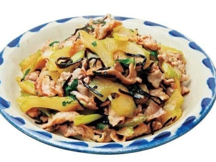 豚こま切れ肉とセロリの炒めもの