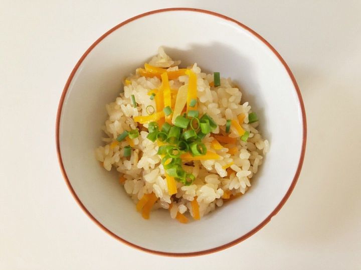 炊飯器に入れるだけ 少ない材料でもおいしい 簡単炊き込みご飯3選 サンキュ 炊飯器に入れるだけ 少ない材料でもおいしい 簡単炊き込みご飯3選 サンキュ