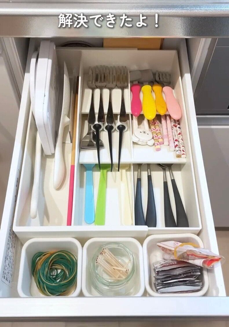 カトラリーをキレイに収納！「伸縮カトラリーケース」