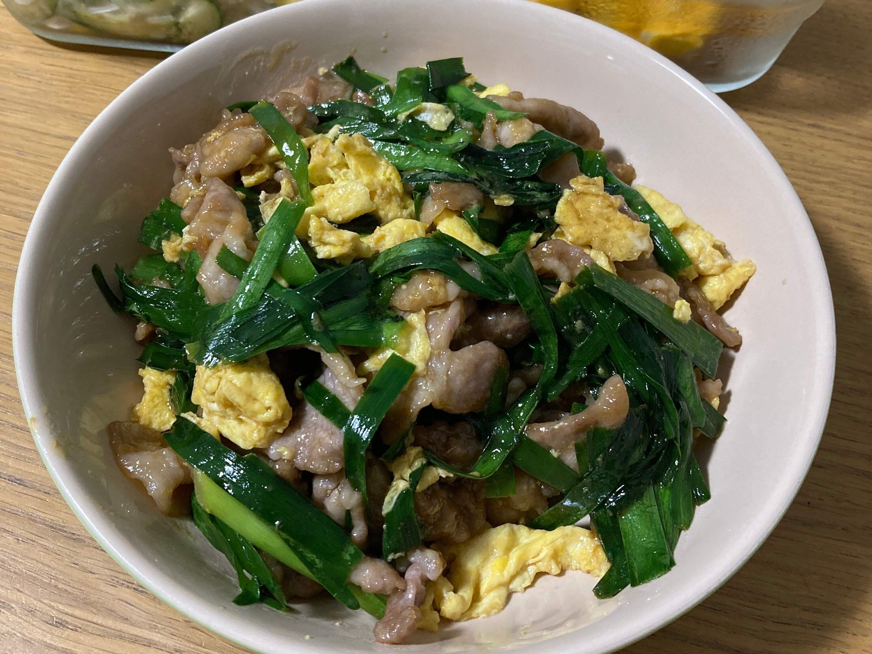 豚こまをプラスした豚ニラ玉