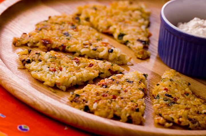 ご飯 のおすすめアレンジ リメイクレシピ選 残りご飯を活用してボリューミーな主食からおつまみ おやつまで サンキュ ご飯 のおすすめアレンジ リメイクレシピ選 残りご飯を活用してボリューミーな主食からおつまみ おやつまで サンキュ