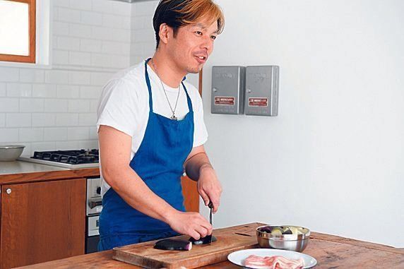 休日ランチは夫の仕事だ！」Dragon Ash 桜井誠さんの超絶品10分カレーレシピ | サンキュ！