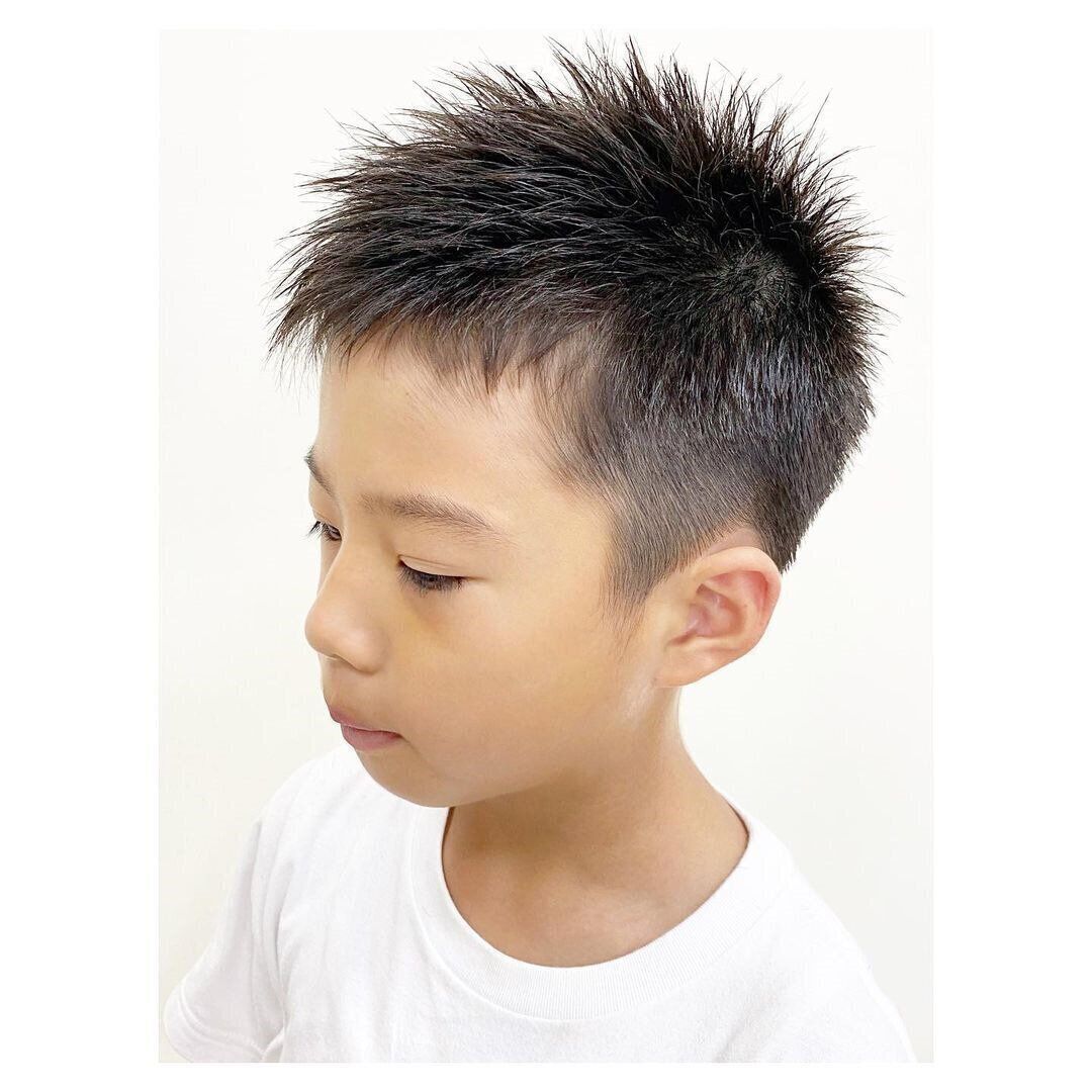 おしゃれ小学生男子の髪型・ヘアカタログ！スポーツ男子にぴったりのアシメショート