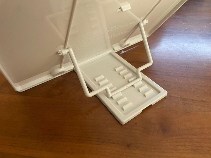 これは使える!DAISOのタブレットスタンドにもなる読書台!
