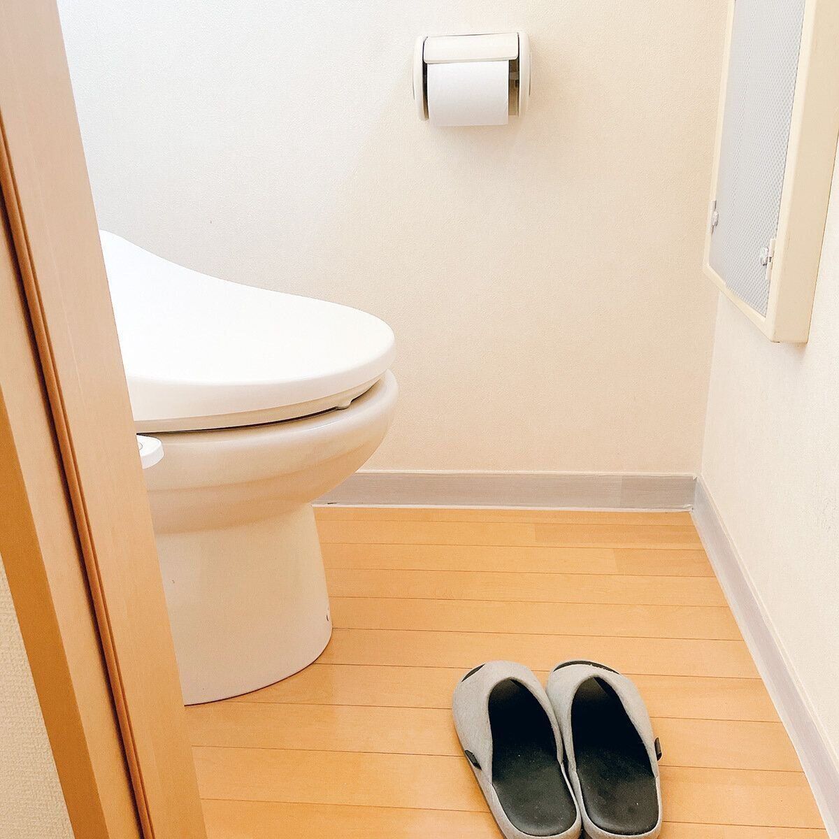 トイレはカバーもマットも使わない