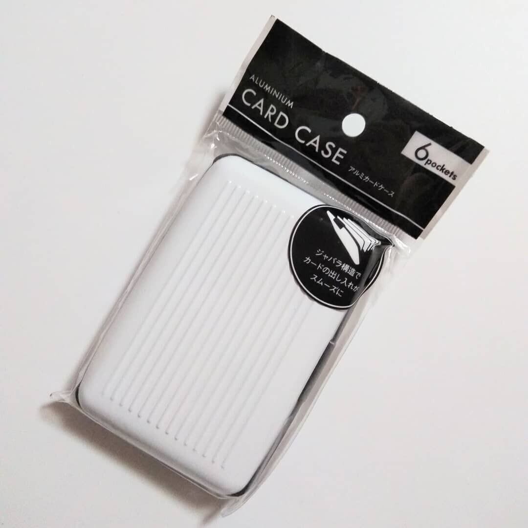 【キャンドゥ】見た目もかわいいアルミカードケース