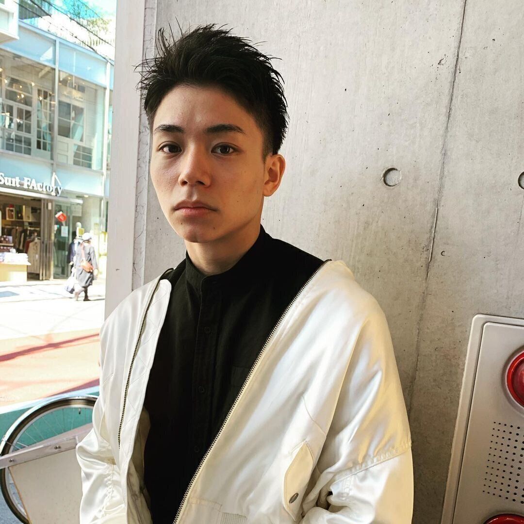 高校生の男の子に似合うヘアスタイル 前髪アップ×ツーブロックで男らしさを