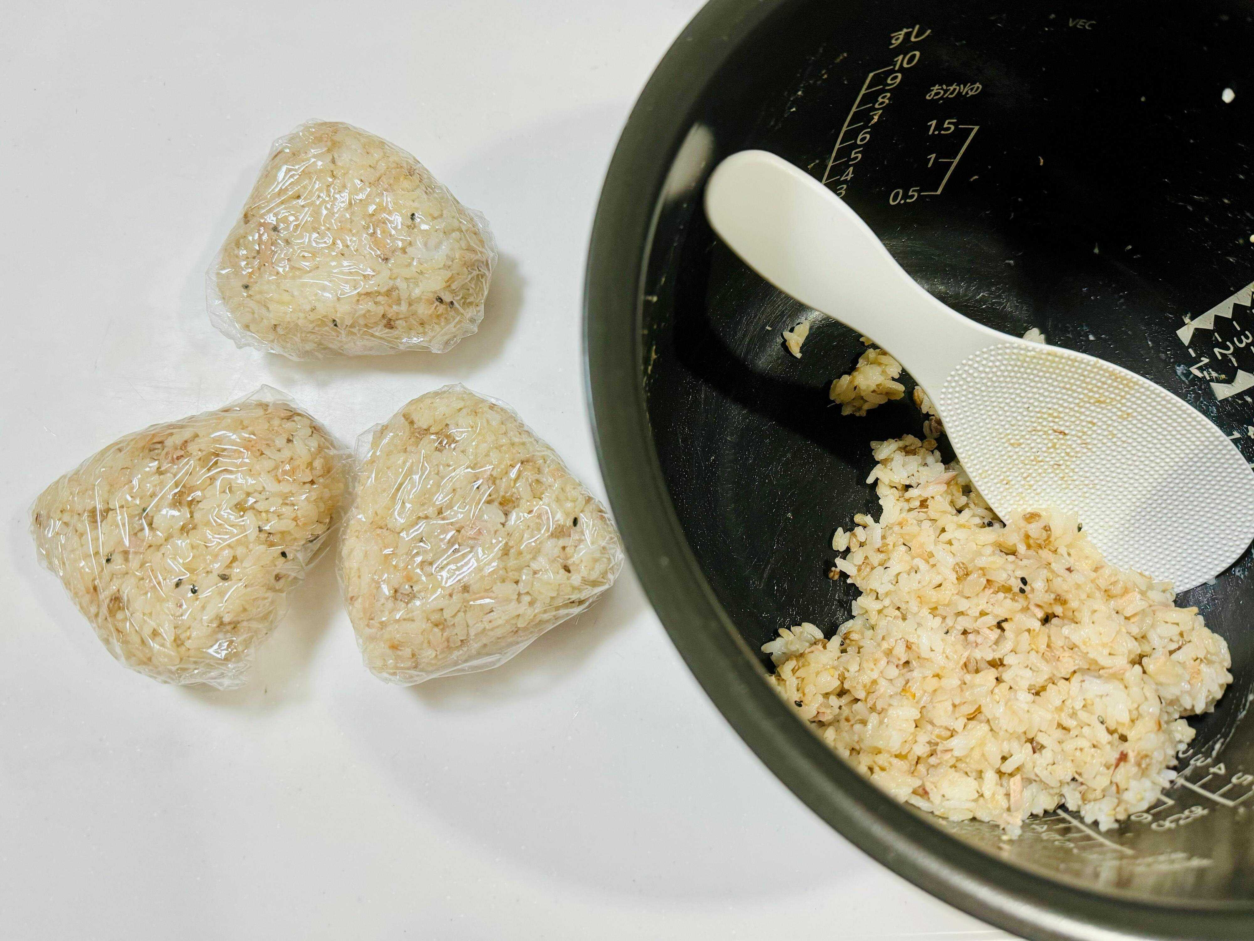 ごはんは多めに炊いておにぎりに
