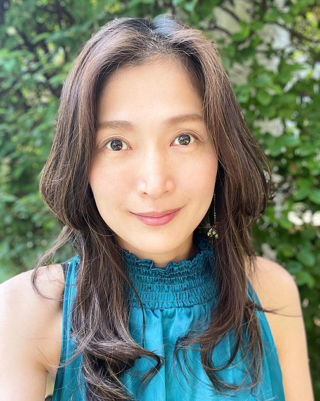 40代に似合うロングヘアスタイル エレガントなロングレイヤースタイル