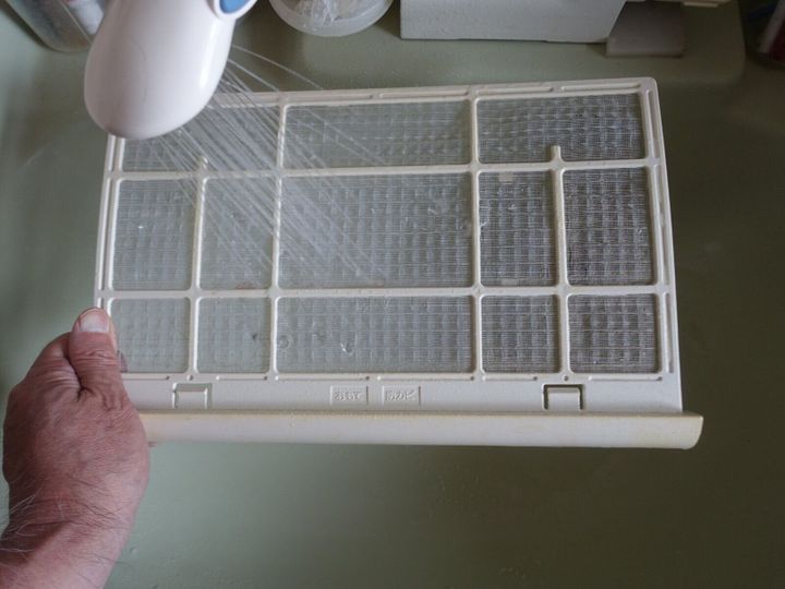 エアコンのフィルターを水洗いする