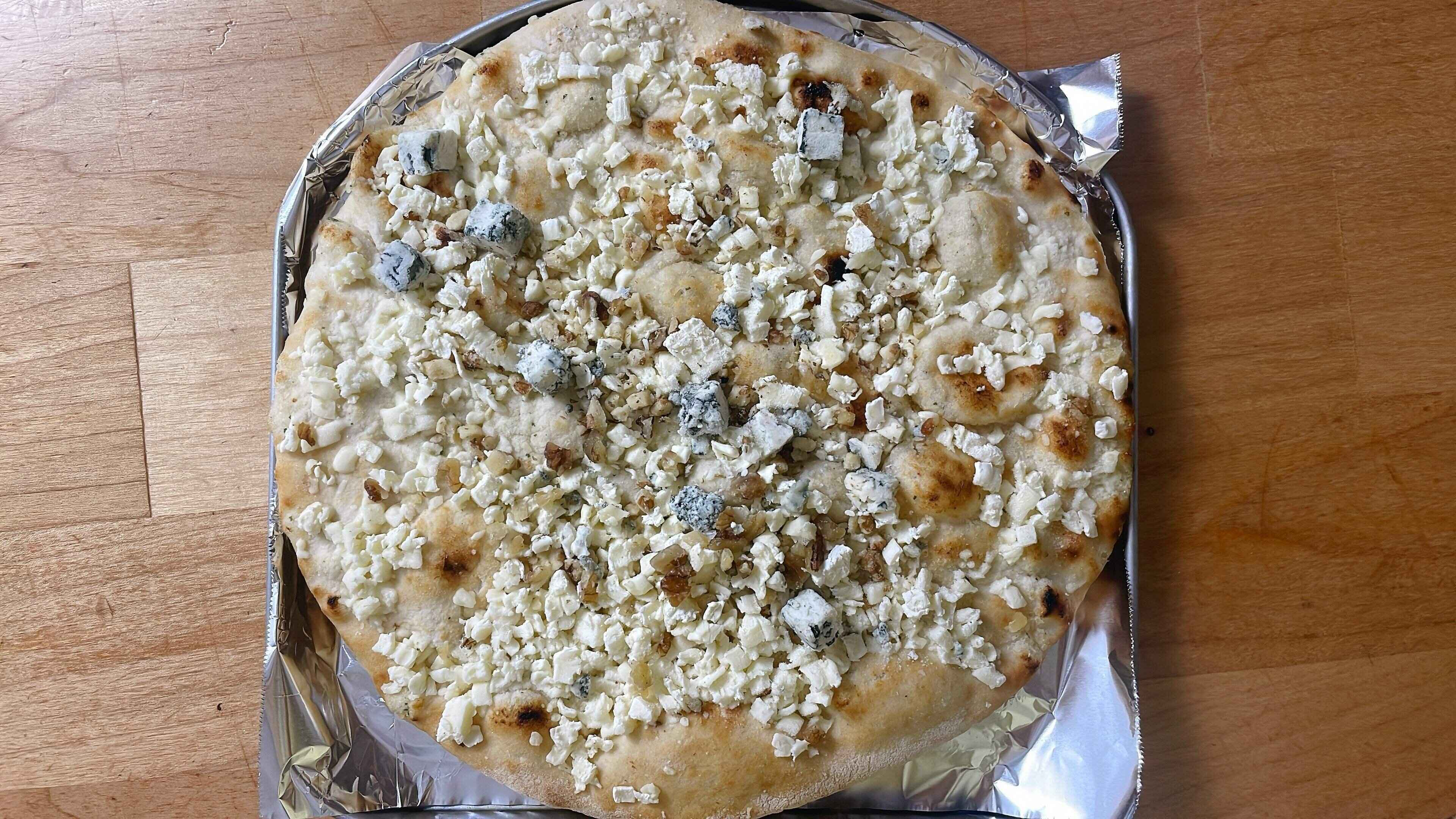 ゴルゴンゾーラとくるみのピザ