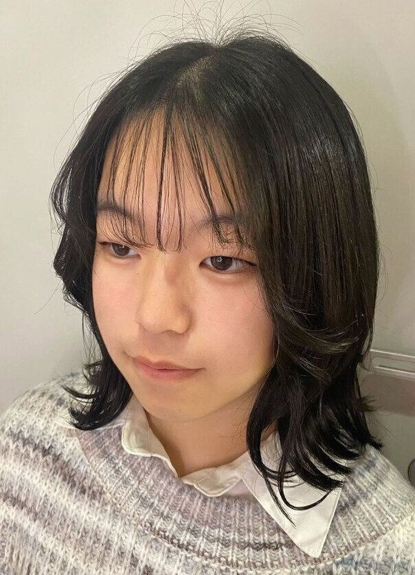 柔らかく見えるフェザーバングが素敵！くびれボブ