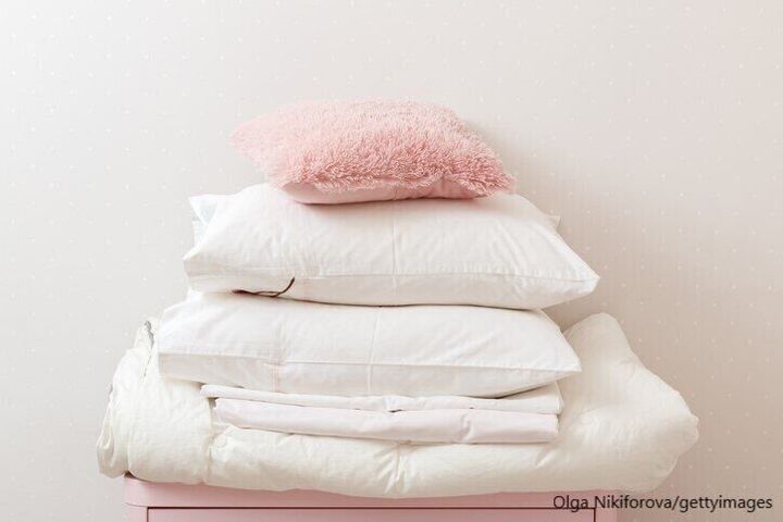 積み重った寝具