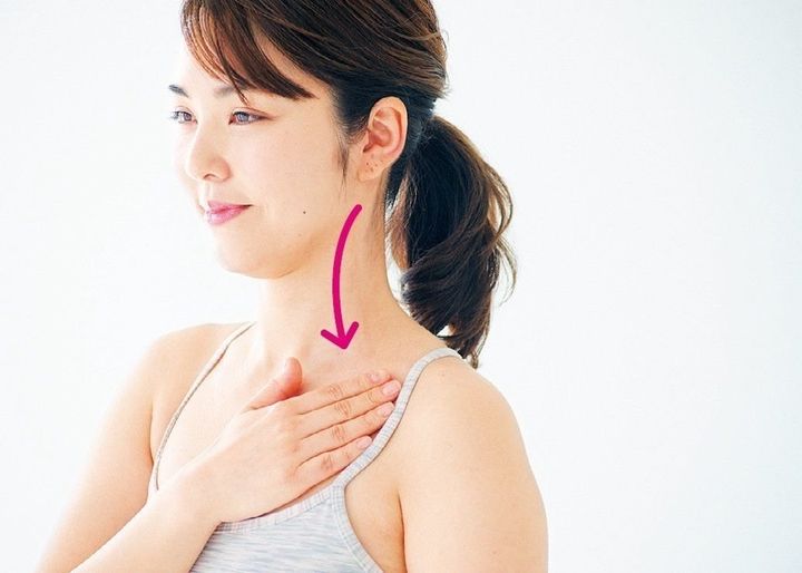 おうち時間に 老廃物をドバっと流してスッキリ 深部リンパマッサージで顔がシャープに サンキュ おうち時間に 老廃物をドバっと流してスッキリ 深部リンパマッサージで顔がシャープに サンキュ