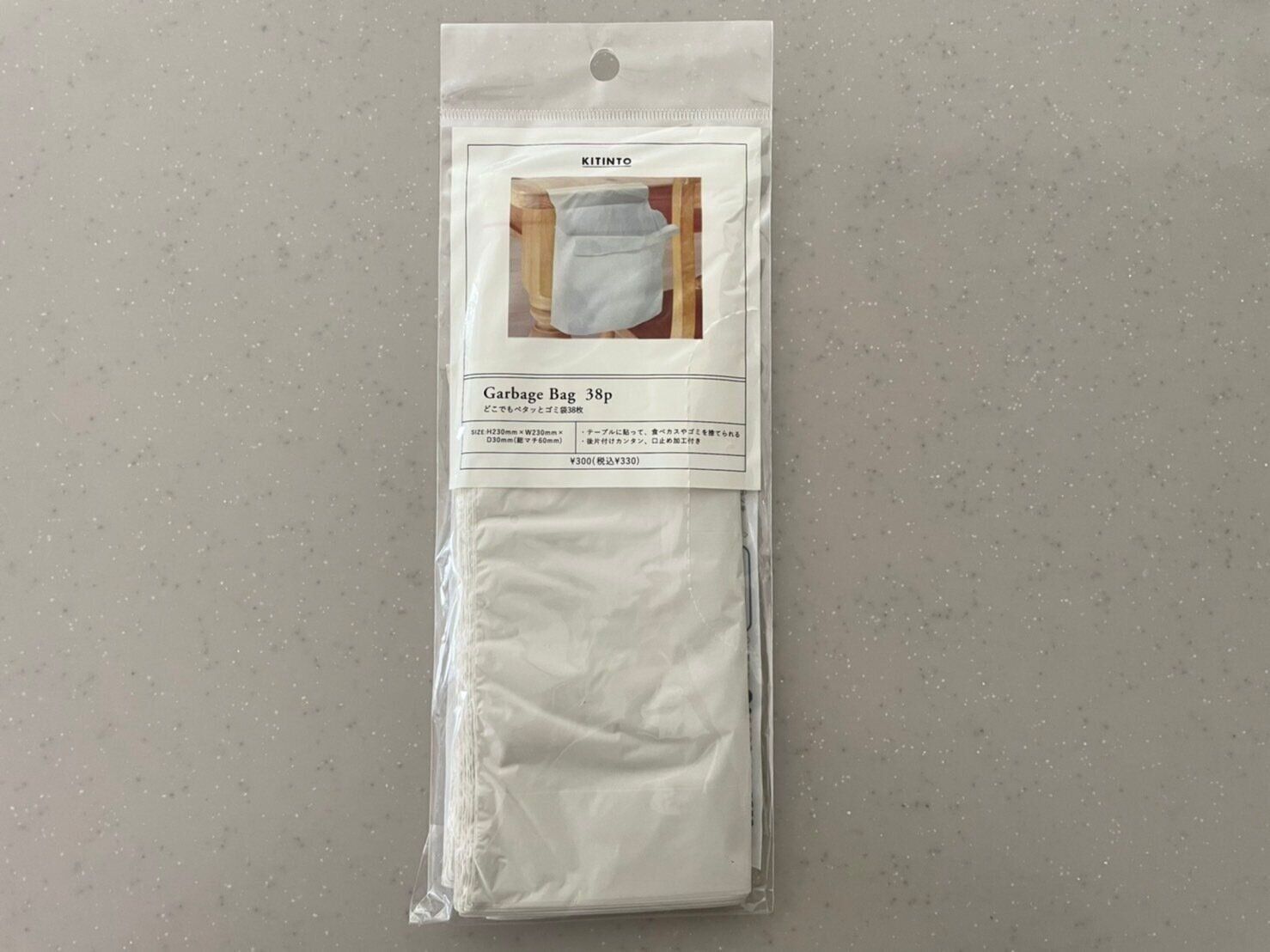 【3COINS】家はもちろんクルマでも使える！どこでも「ペタッと」貼れるのが便利すぎる330円アイテム