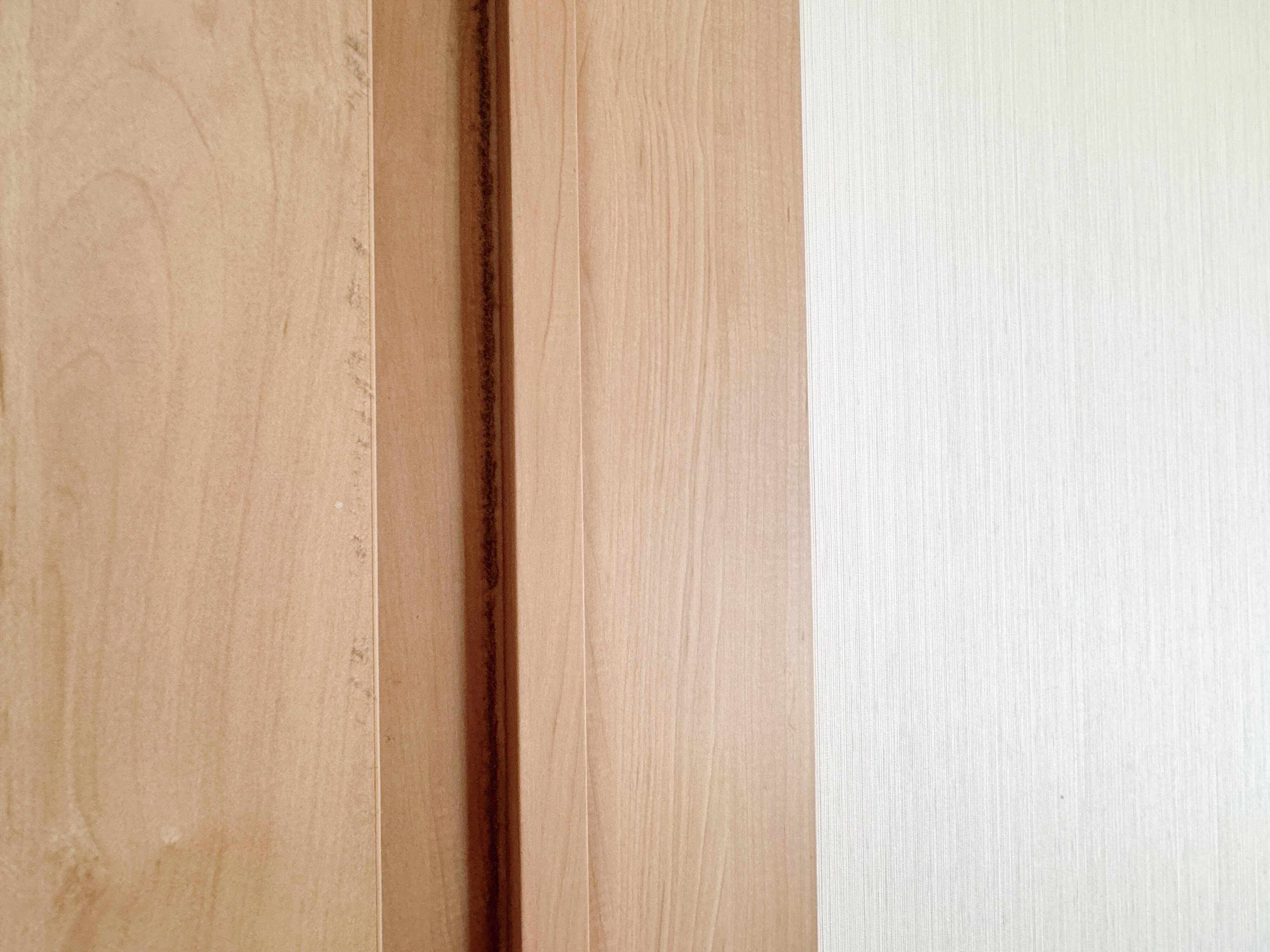 ドアの端の部分