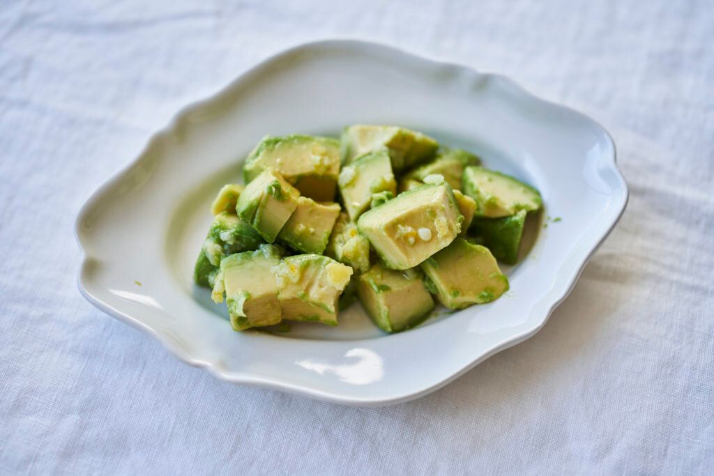 アボカドのレモン麹マリネ