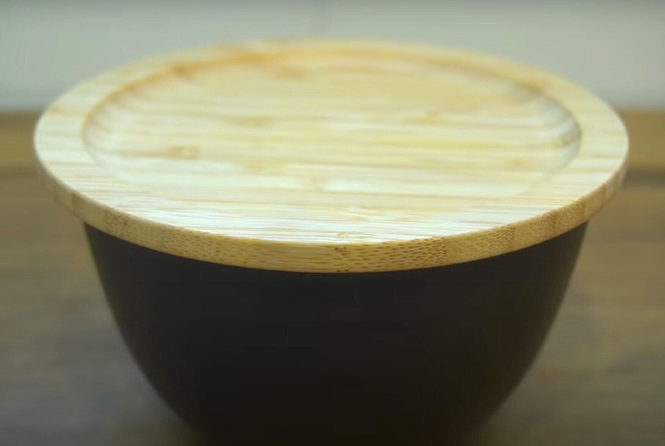 ニトリのどんぶりとIKEAの蓋