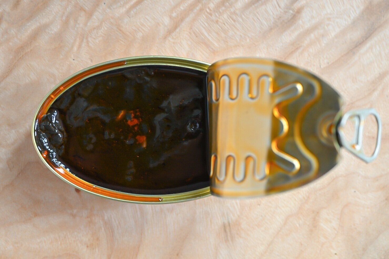 「イカのスミ煮」を開けたところ