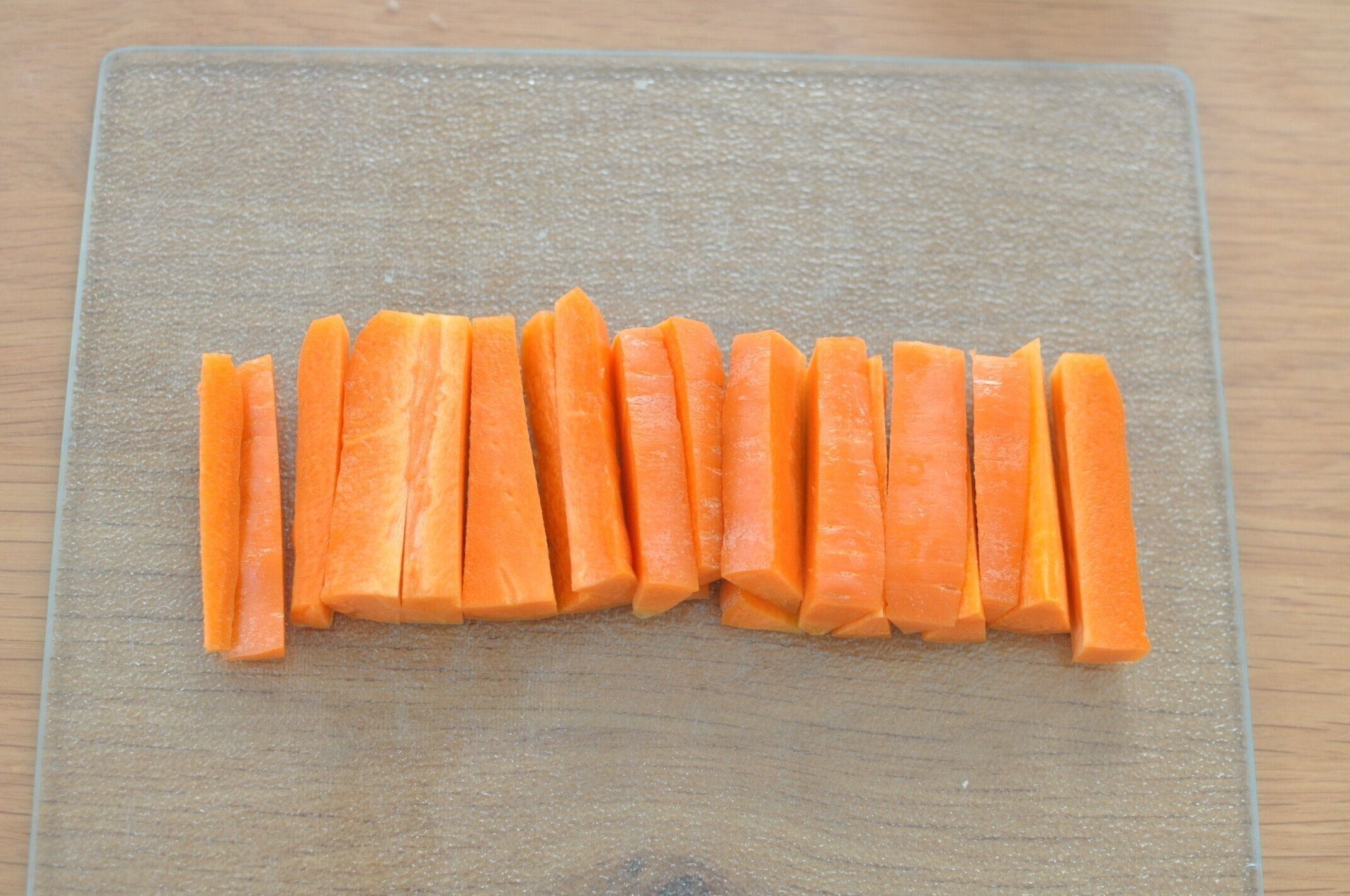 にんじんを切って並べた様子