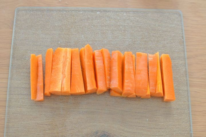 にんじんを切って並べた様子