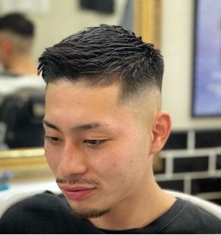 メンズ髪型ショートヘアカタログ。アップバングが大人クールなベリーショート