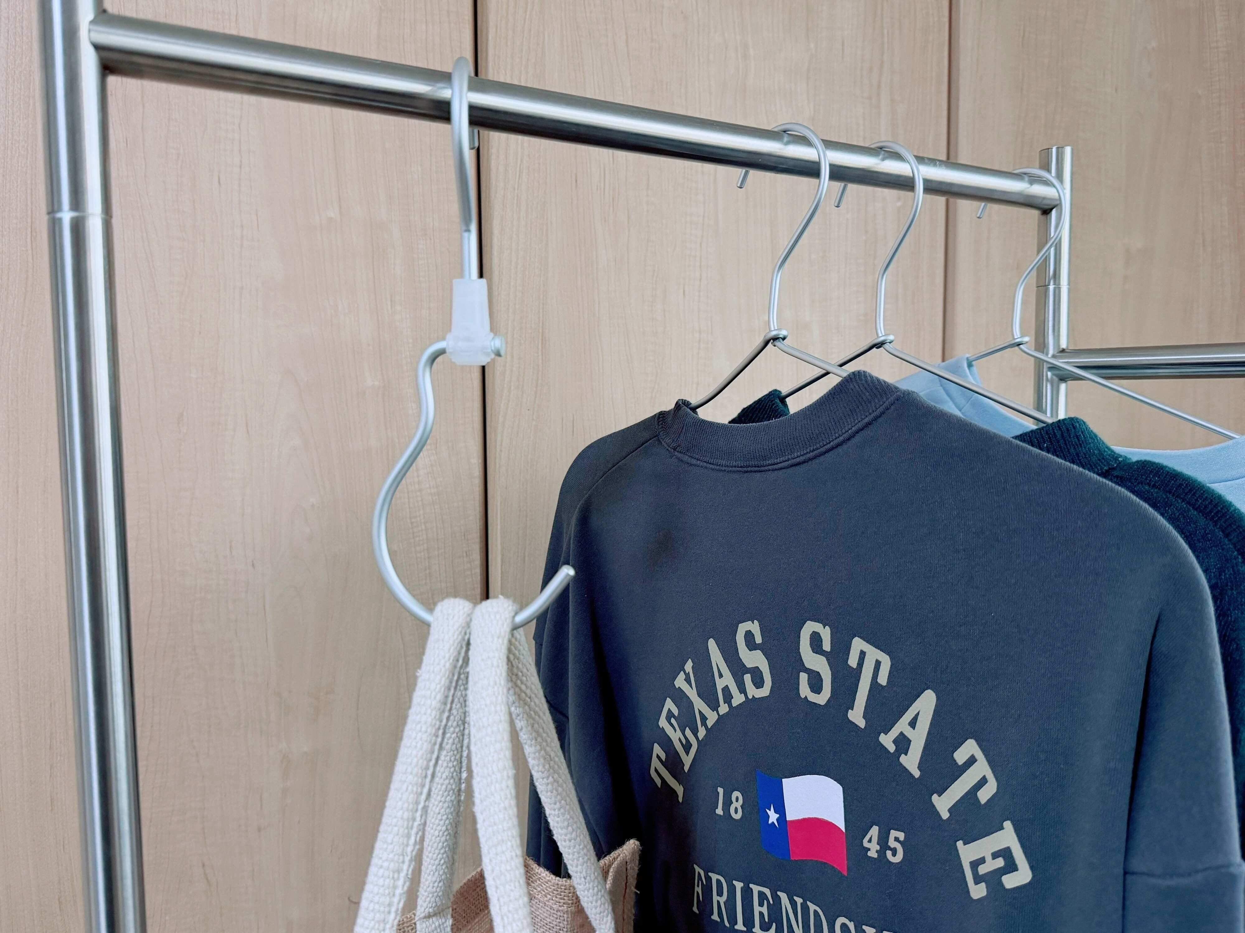 3．360度回転 たためるアルミフック