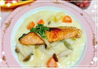 残ったシチューで鮭のクリームソース