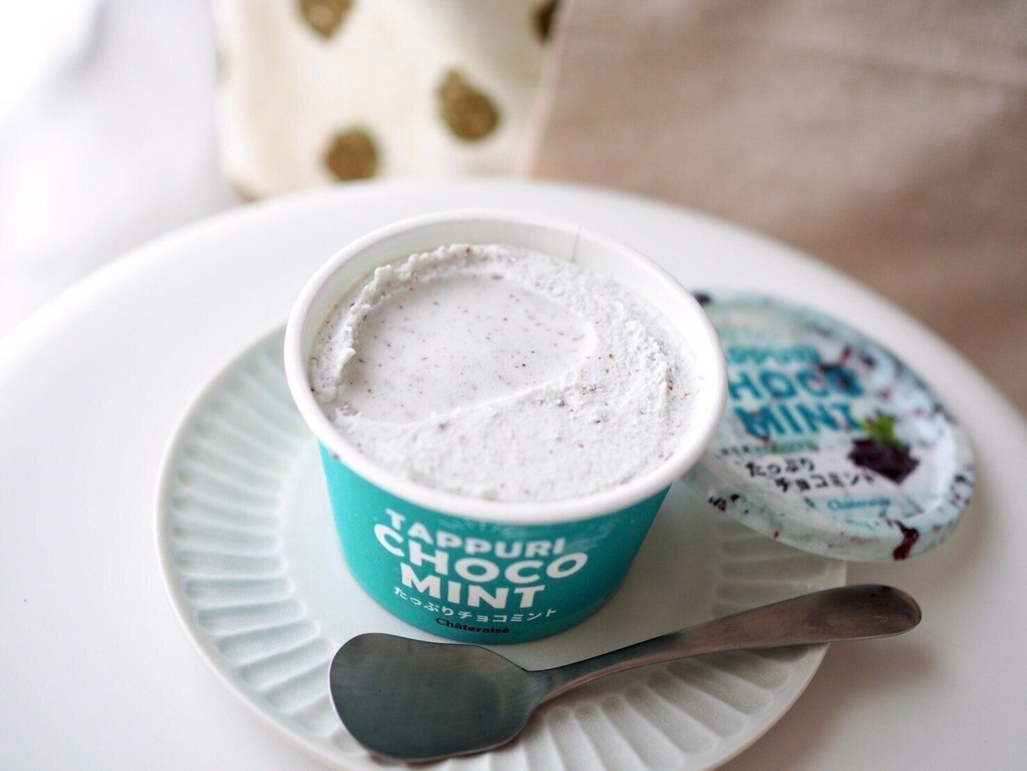 シャトレーゼ「たっぷりチョコミント」開封写真