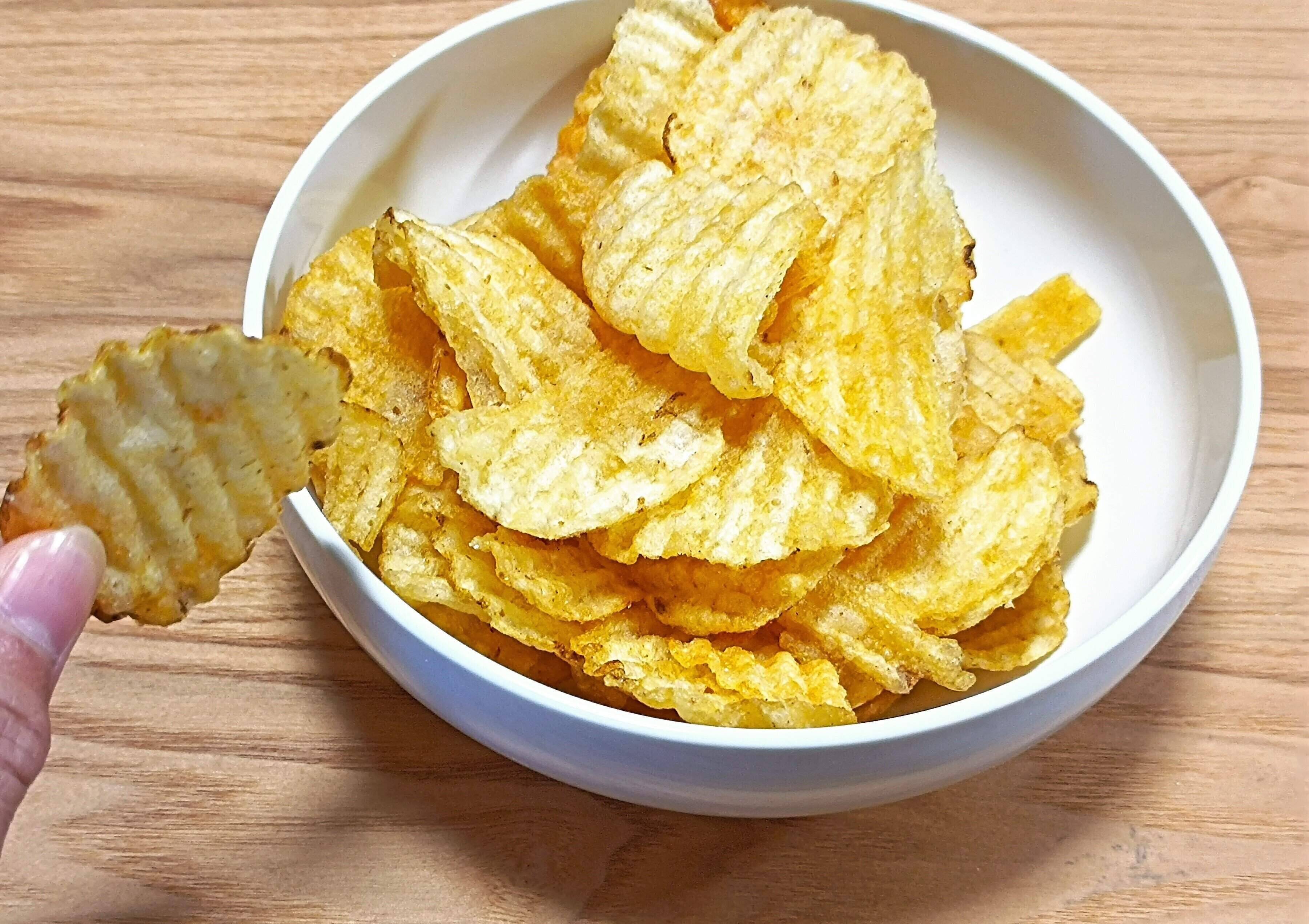 コストコ 手に取って身構えてしまうサイズの ケトル ヒマラヤンソルト はリピ買い必至 食感最高で食べ応えバツグンなポテチ サンキュ