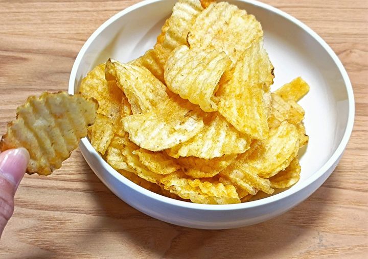 コストコ 手に取って身構えてしまうサイズの ケトル ヒマラヤンソルト はリピ買い必至 食感最高で食べ応えバツグンなポテチ サンキュ コストコ 手に取って身構えてしまうサイズの ケトル ヒマラヤンソルト はリピ買い必至 食感最高で食べ応えバツグンなポテチ サンキュ
