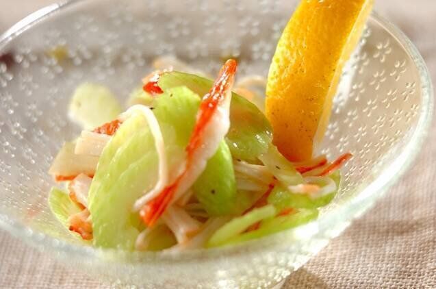 セロリとカニカマのサラダ