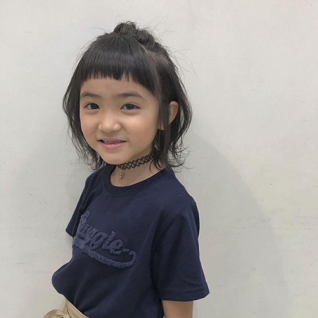 小学生女子も納得のキュートなヘアスタイル。レイヤー入りの最旬の外ハネボブ