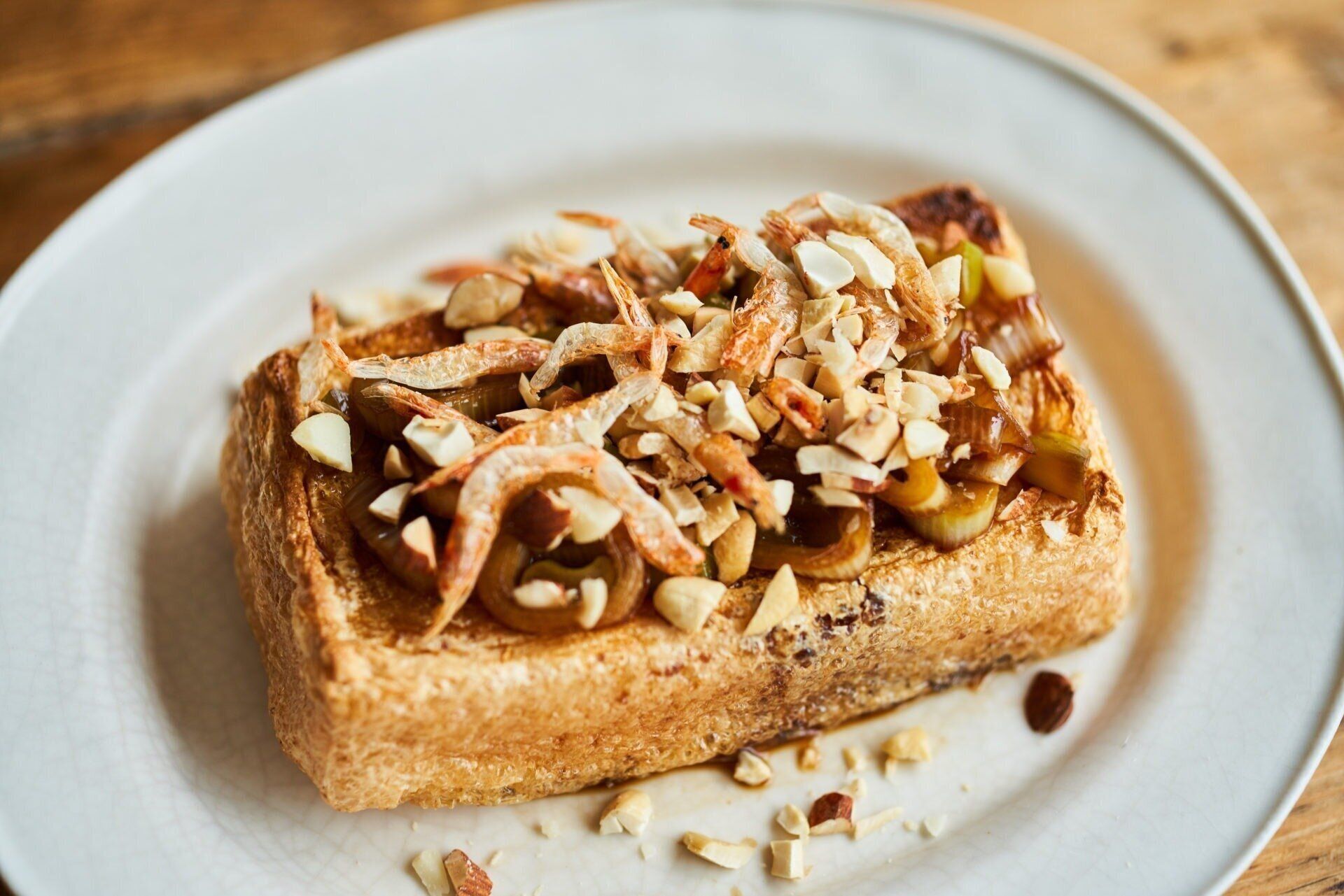 おつまみになるカリカリ油揚げのステーキ