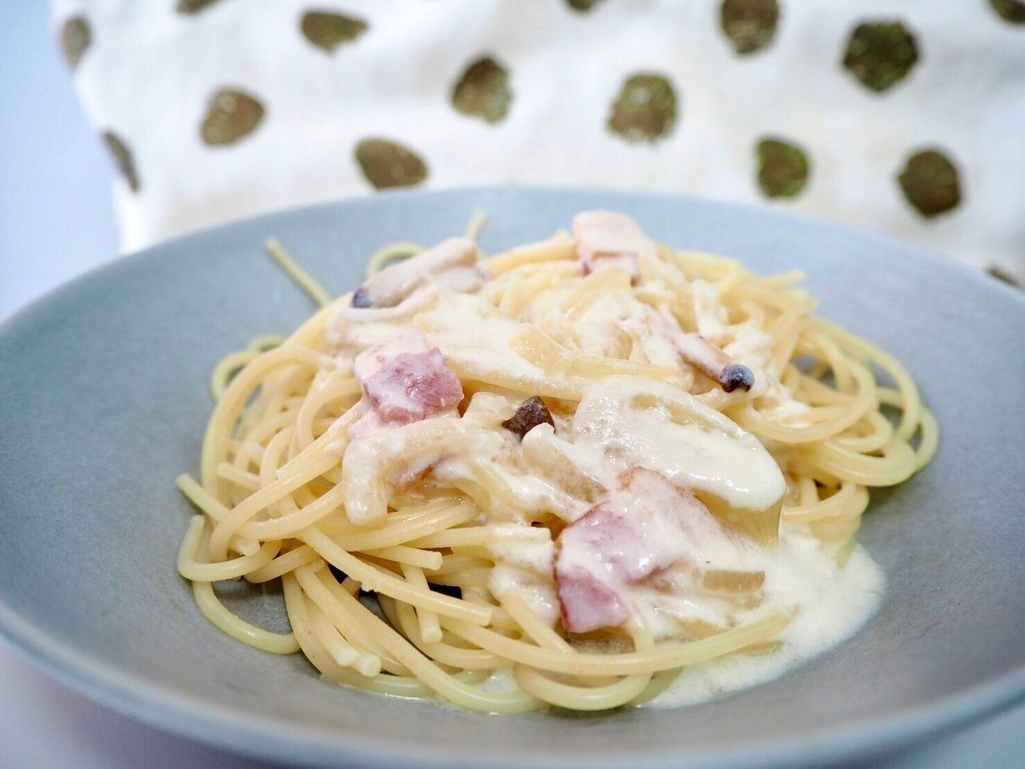 シャトレーゼ「パスタソース 信州産ベーコンときのこのクリームソース」商品写真