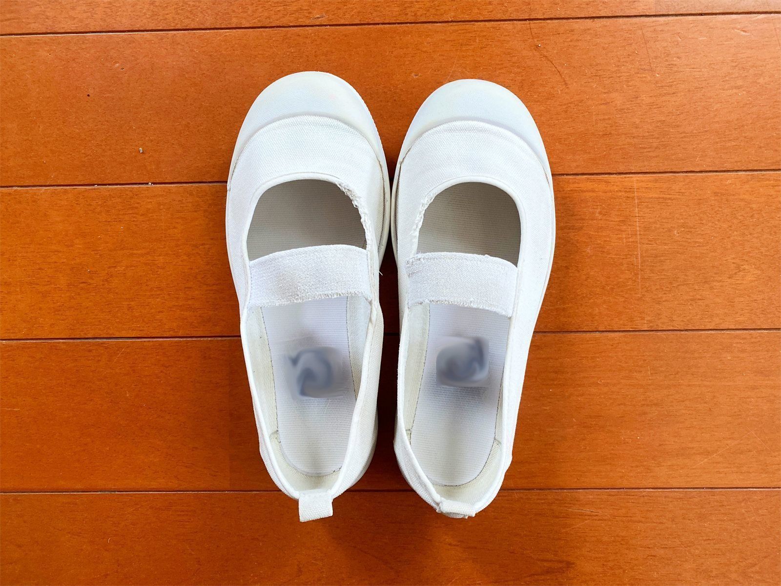 家事の裏ワザ 上履きを真っ白に洗う方法 サンキュ