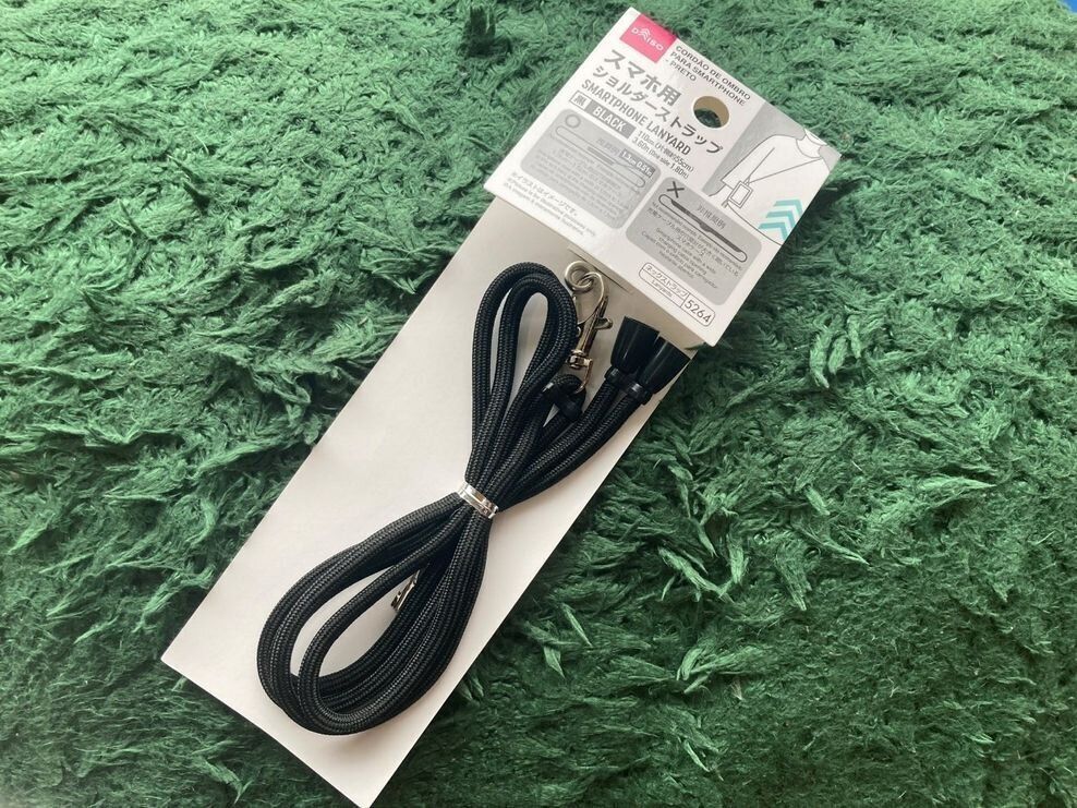 1年使いっぱなし！スマホ「ショルダーストラップ」（110円）