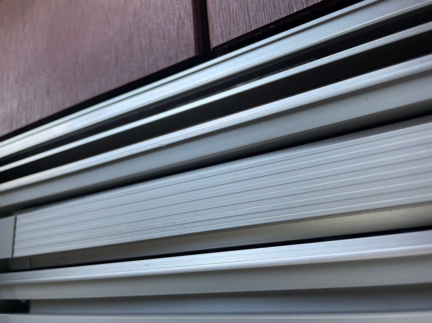 年末のサッシレールの掃除に！ペットボトルに付けるだけ簡単な「ダイソーのスリムブラシ」