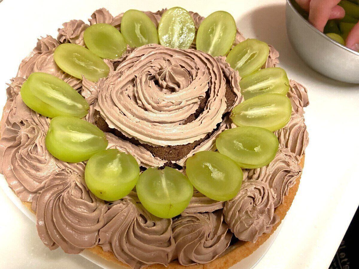 チョコホイップの上にシャインマスカット