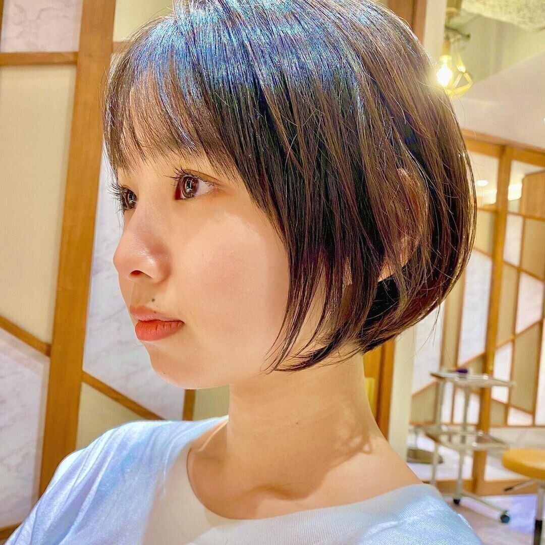 中学生の女の子に似合う流行のヘアスタイル 丸みのあるかわいいショートボブ