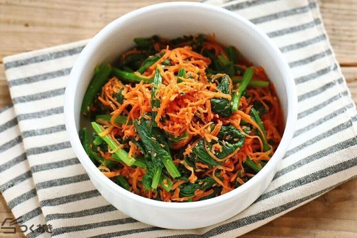 ほうれん草とにんじんのごま和え
