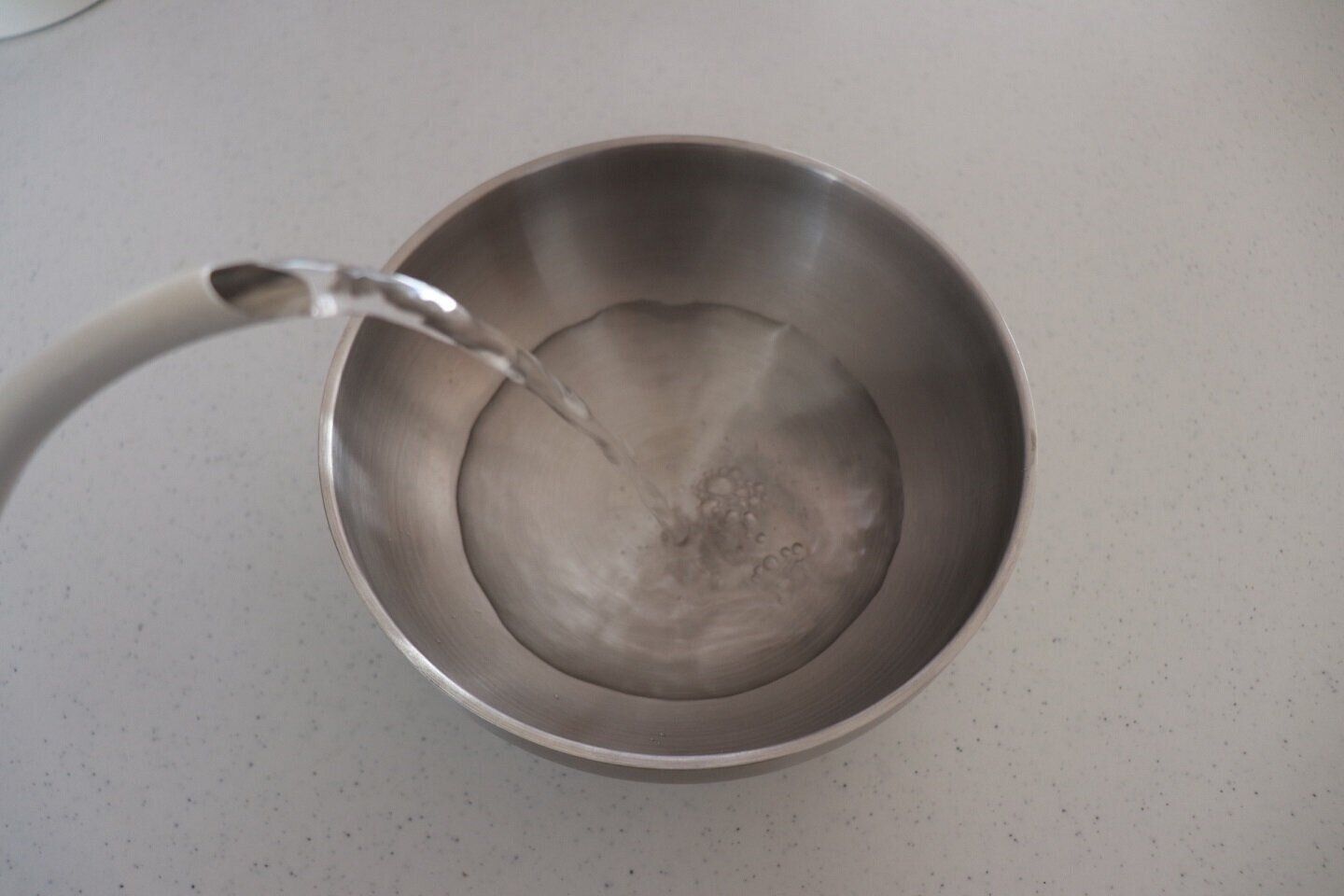 【ダイソー】330円でも絶対買い！熱湯を入ても熱くならない、まるで魔法のようなステンレス器