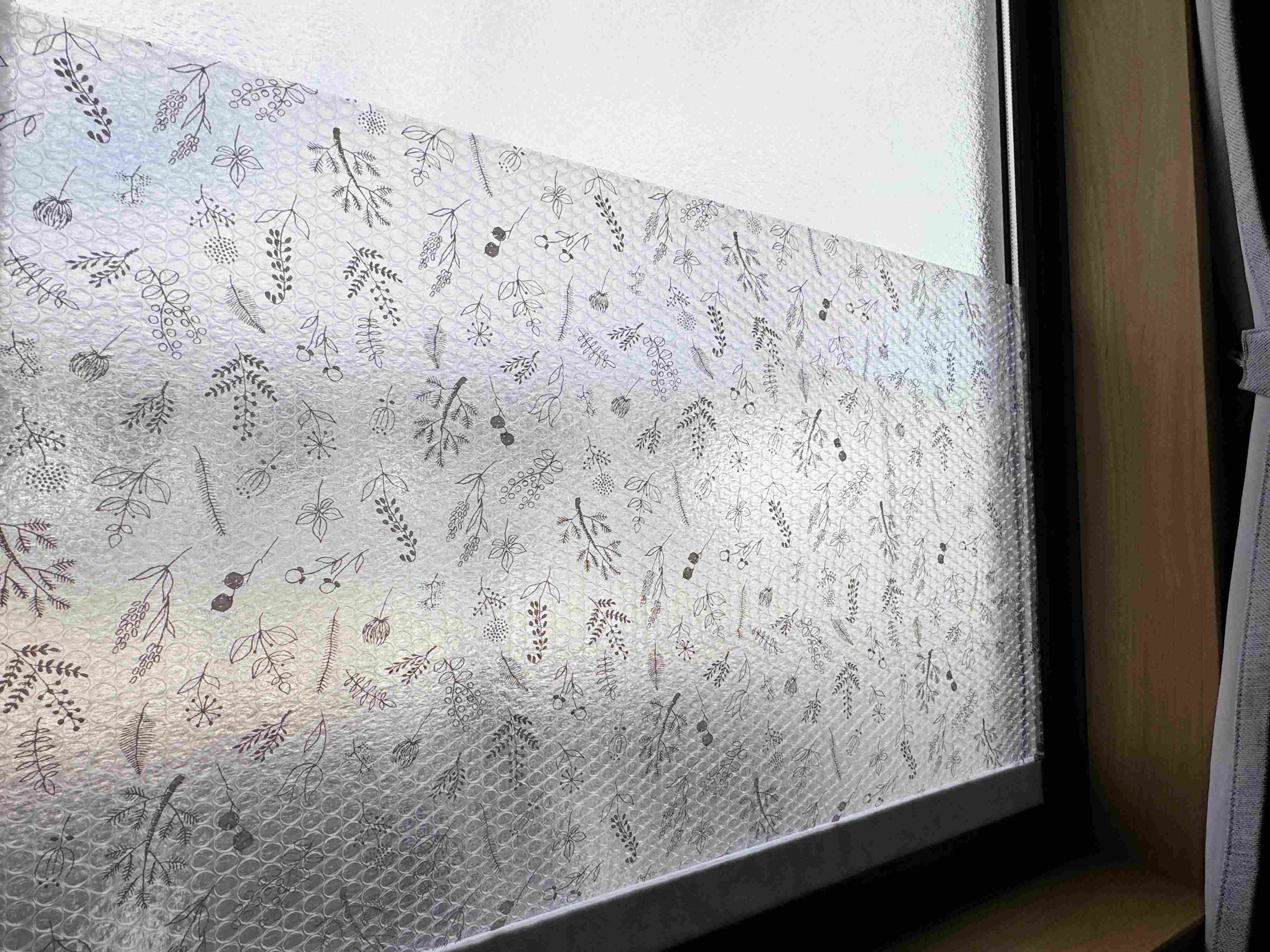 3．窓ガラス用断熱シート 花柄