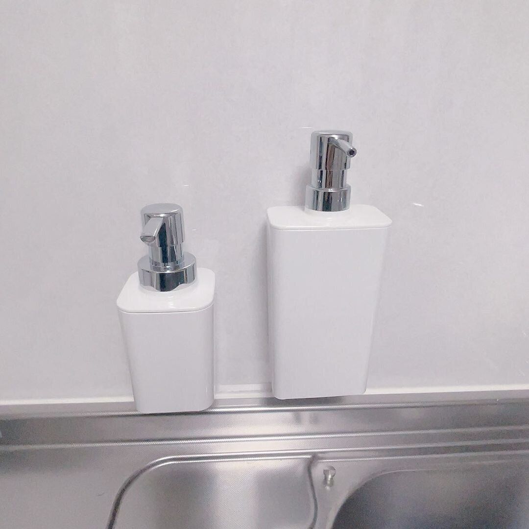 【セリア】やってみたかった！シールフックで浮かせる収納