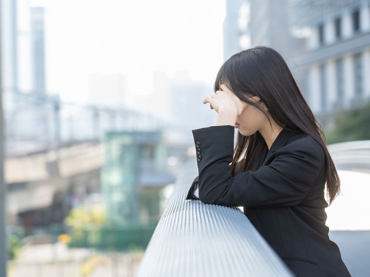 仕事に悩む日本人女性